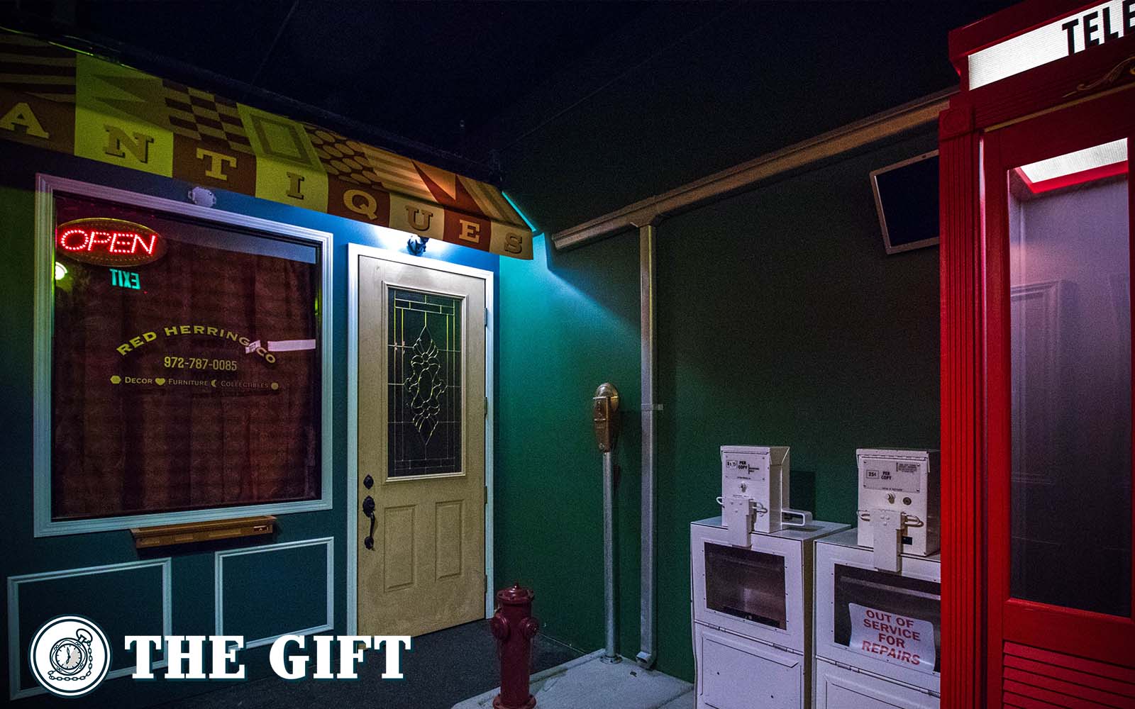 Plano The Gift Red Door Escape Room